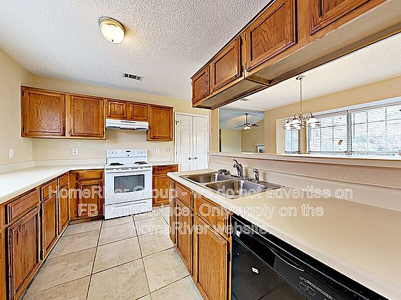 5th image of 1532 Chapman St