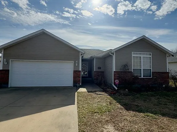 1010 Abby Ln, Pittsburg, KS 66762