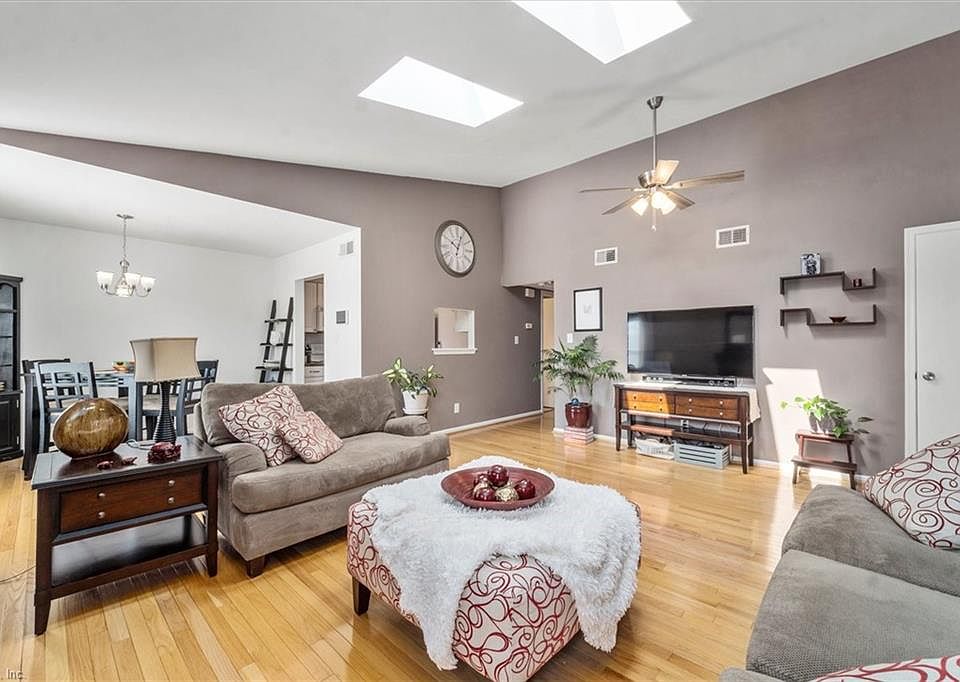 very spacious and open floor plan so you won't miss out on any of the conversations 
