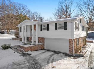 902 Wooster Rd, Winona Lake, IN 46590