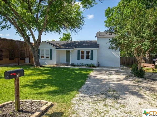 511 3rd St, Cuero, TX 77954