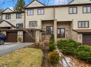 28 Valley Forge Ln, Morris Plains, NJ 07950