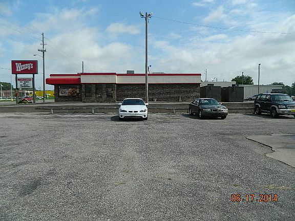 4th image of 1826 N Summit St