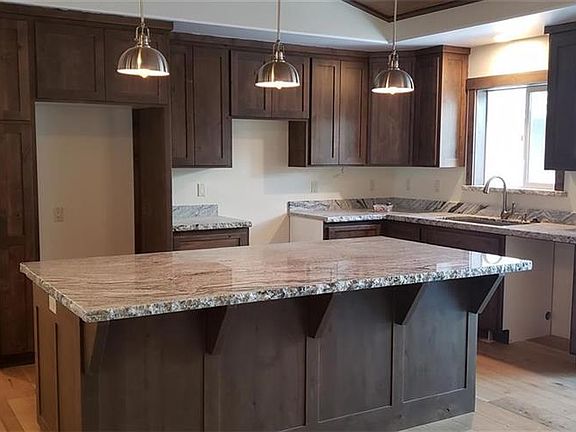 5th image of 1011 Mountain Ln