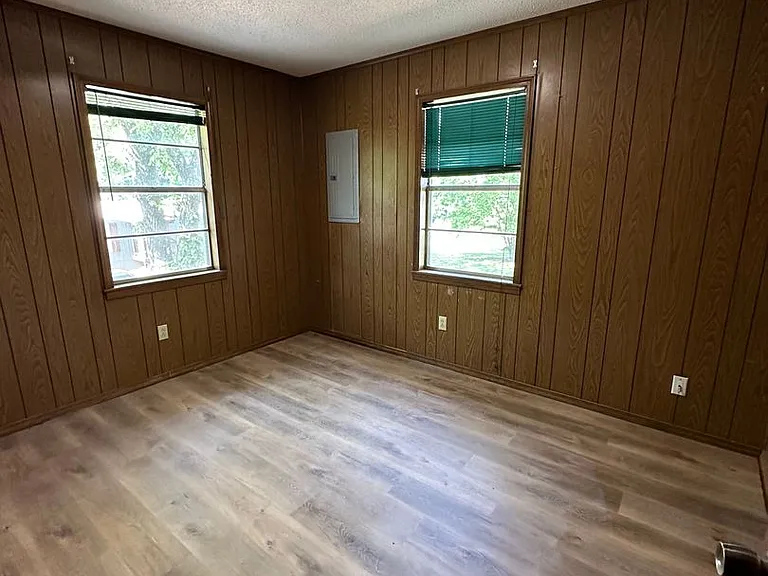 1515 Oak Grove Rd — Photo 10