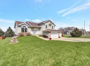 1019 Links Dr, Poynette, WI 53955