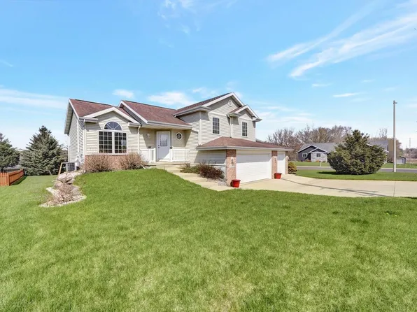 1019 Links Dr, Poynette, WI 53955