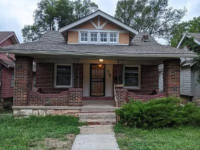 5208 Euclid Ave — Photo 16