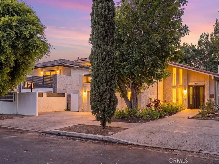 6221 Mammoth Ave — Photo 2