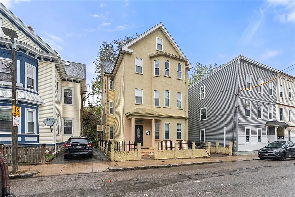 Building Photo - 66 Mozart St #3
