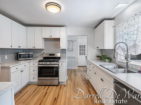 3rd image of 916 Lincoln Ave NW