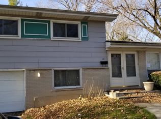 20 Cedar Dr, Wheeling, IL 60090