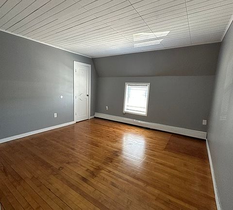 4th image of 457 Lake Ave #B