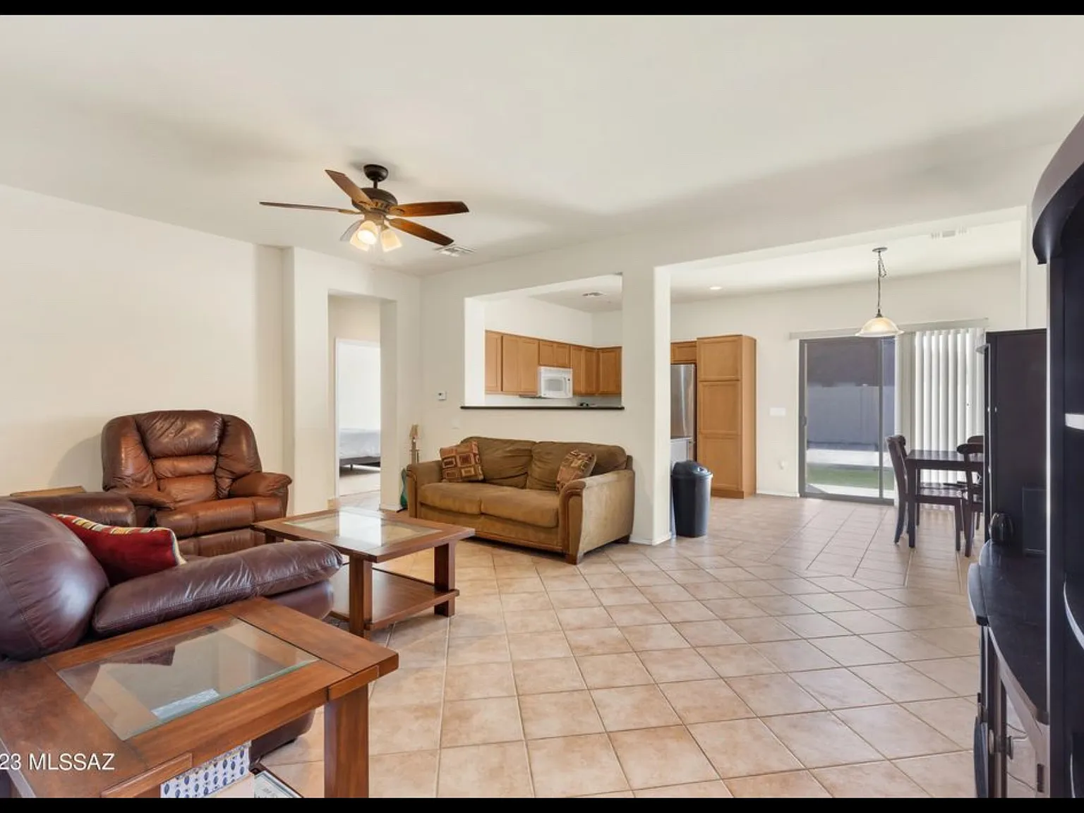 3 bed, 1252 sqft, $1,800 — Photo 2