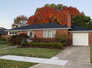 461 Shelbourne Rd, Grosse Pointe Farms, MI 48236