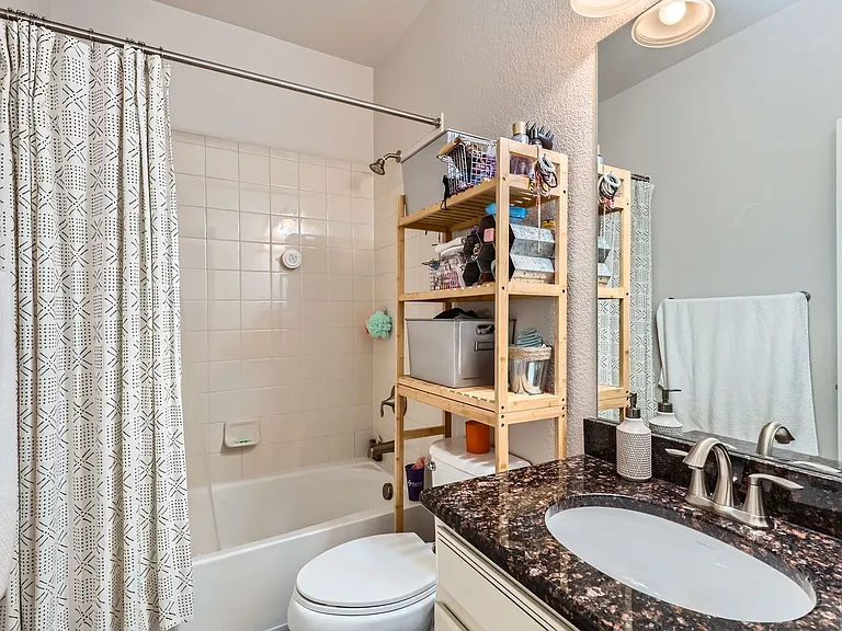 5039 Akron St — Photo 10