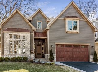 2019 Dewes St, Glenview, IL 60025