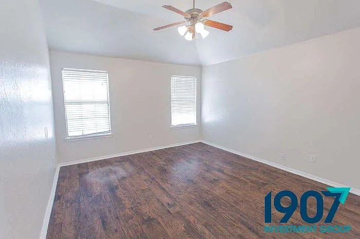 501 Madeline Ln — Photo 32