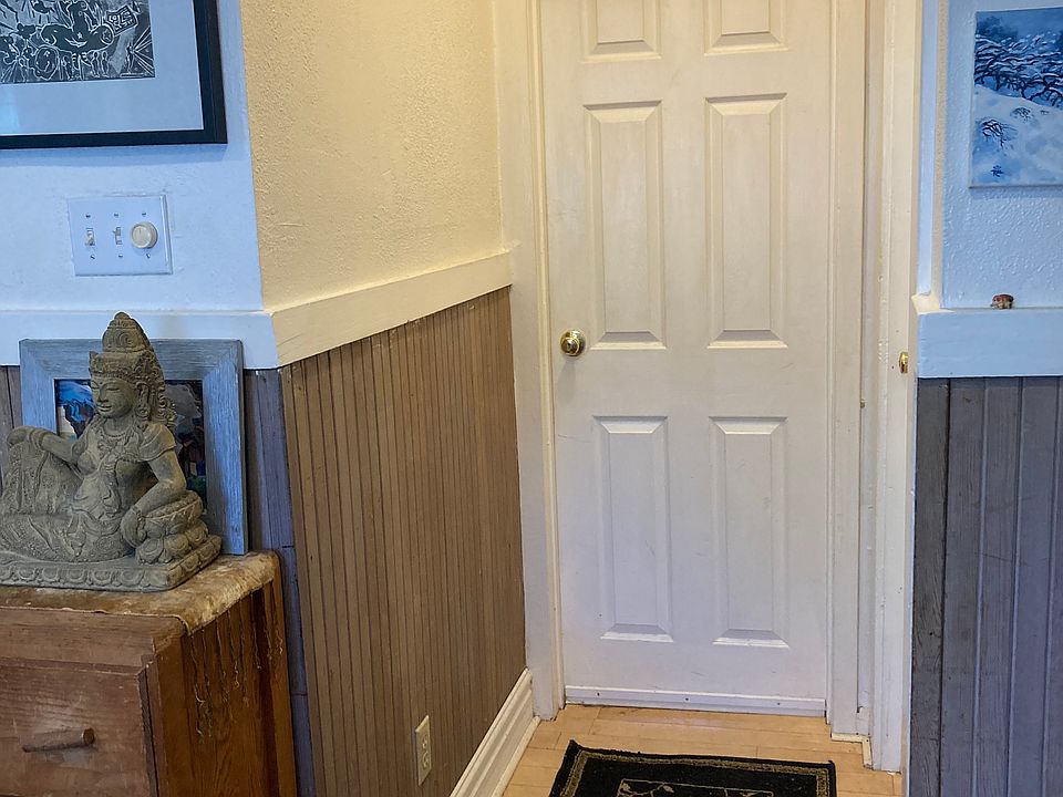 2nd image of 612 Brown St
