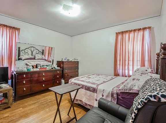 4th image of 9849 S Woodlawn Ave