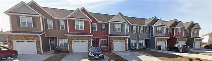 3 bed, 2.5 bath, $1,900 — Photo 1