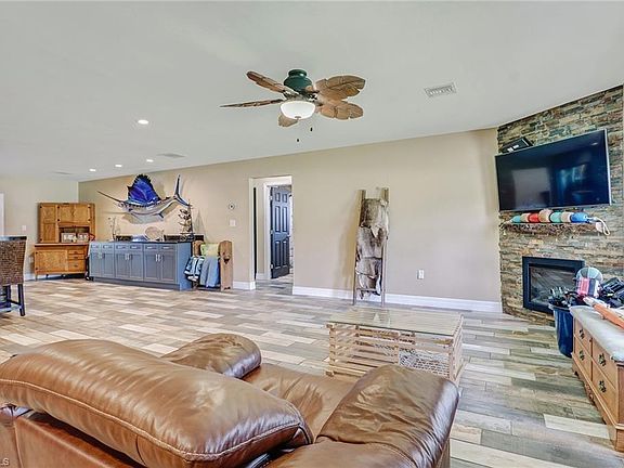 4th image of 17027 Wayzata Ct