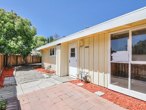 2nd image of 10221 Sterling Blvd