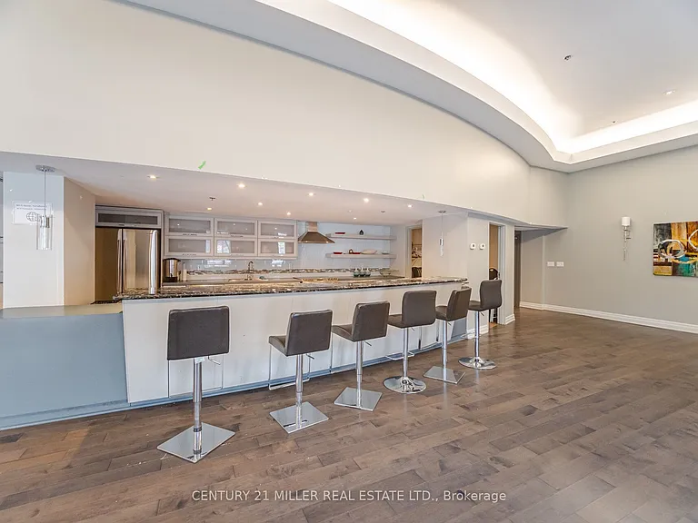 550 Queens Quay W #318 — Photo 31