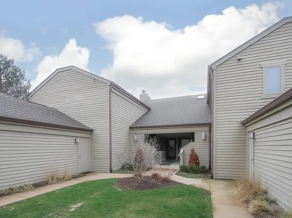 700B Shoreline Rd #B, Barrington, IL 60010