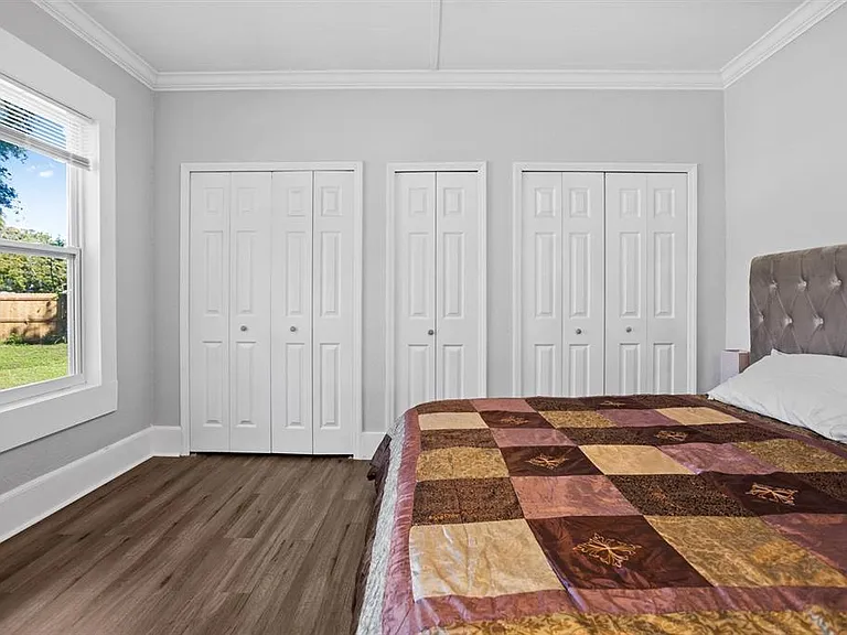1571 S Myrtle Ave — Photo 15