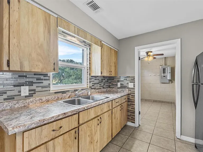 122 Gordon Dr — Photo 18