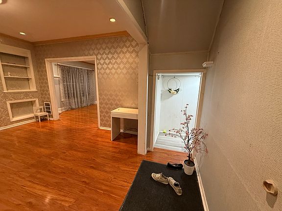 3rd image of 27 Victoria Ave Floor 1