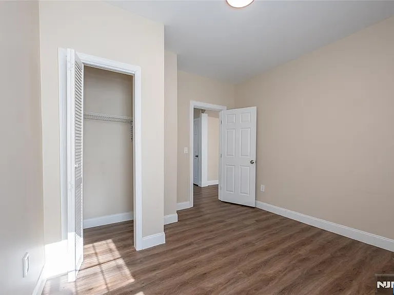 238 Van Ave — Photo 25