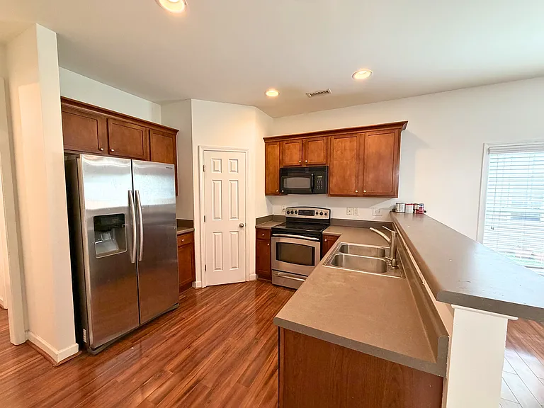 2541 Spring Oaks Way — Photo 10