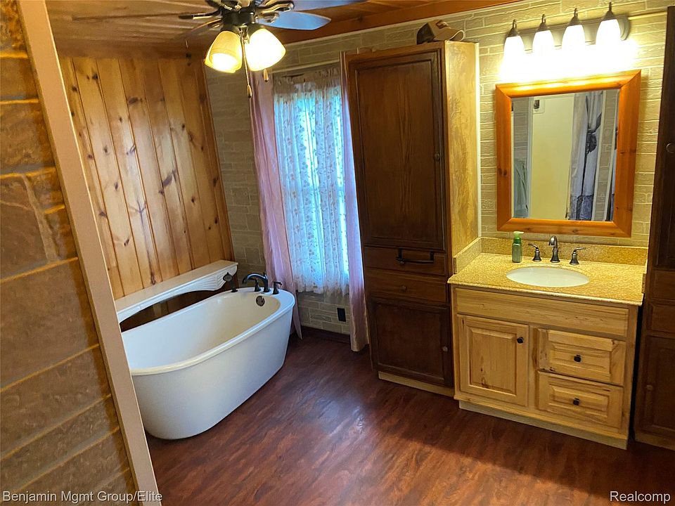 6827 Lapeer Rd, photo 10