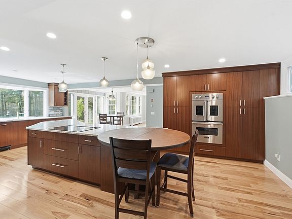 4th image of 8 Hillside Rd