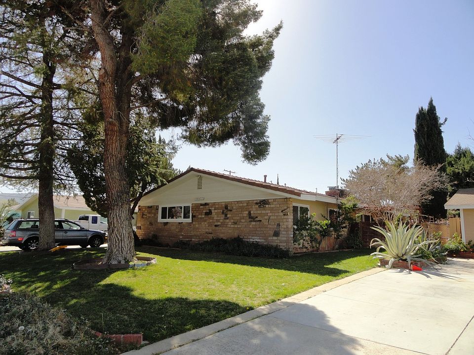 2nd image of 38817 2nd St E
