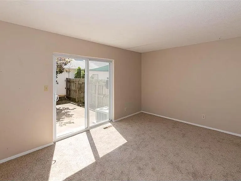 8351 Woodward St — Photo 5