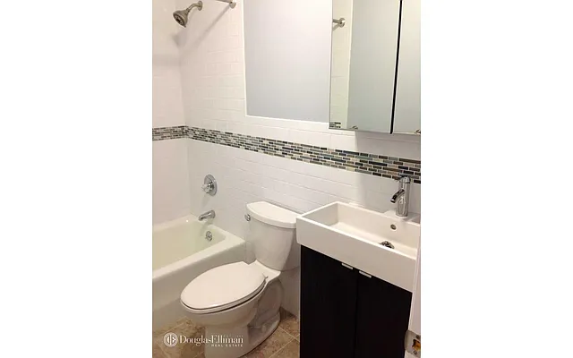 Rented by Douglas Elliman | media 23