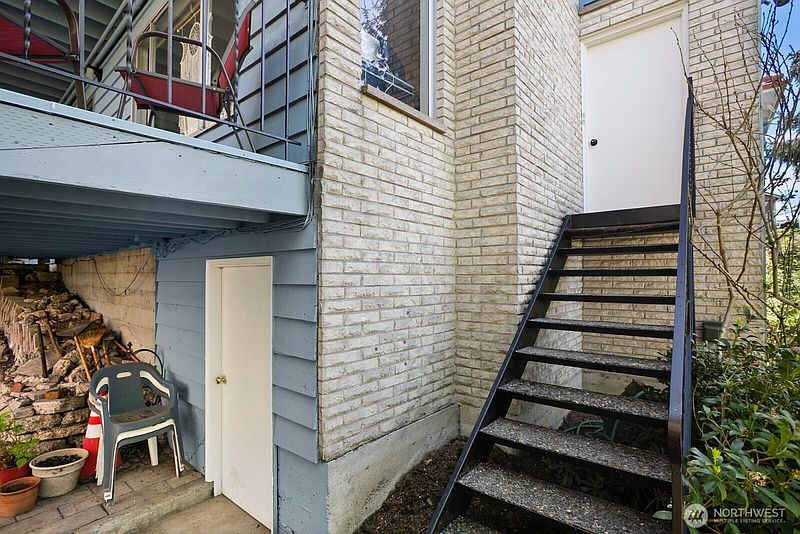 5th image of 3438 14th Avenue W