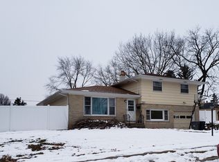 227 Walter Ct, Elgin, IL 60123