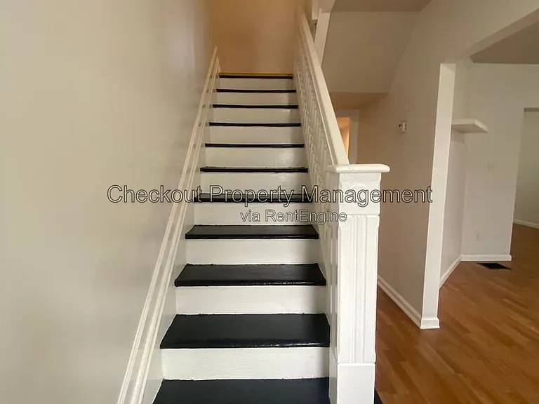 1916 Knox Ave — Photo 8