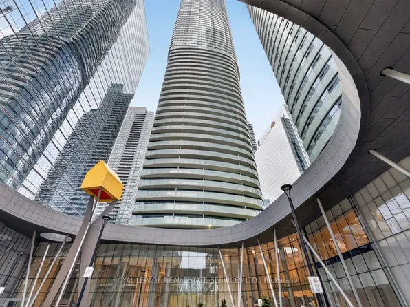 14 York St #1804, Toronto, ON M5J 0B1