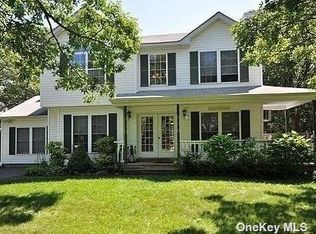211 Middle Island Rd, Medford, NY 11763
