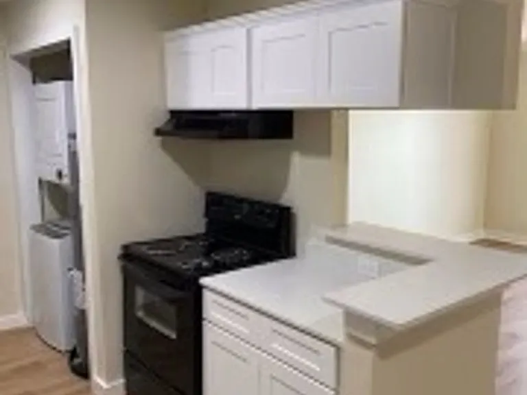 Thompson Square Apts., LLC — Photo 8
