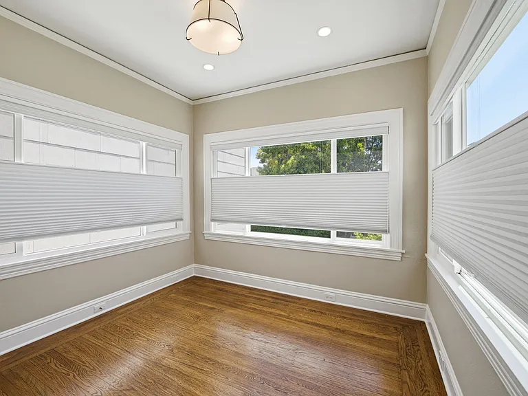 1141 Bay St — Photo 22