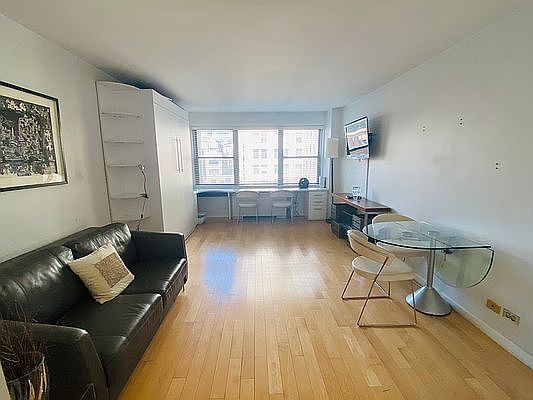 1st image of 10 W 15th St APT 1424