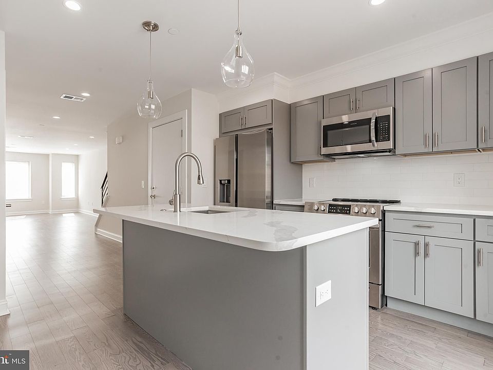 1st image of 2446 Frankford Ave #2