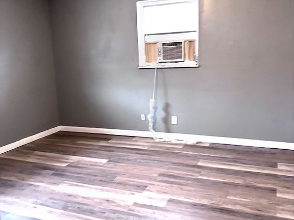 3rd image of 2217 Selim Ave #1