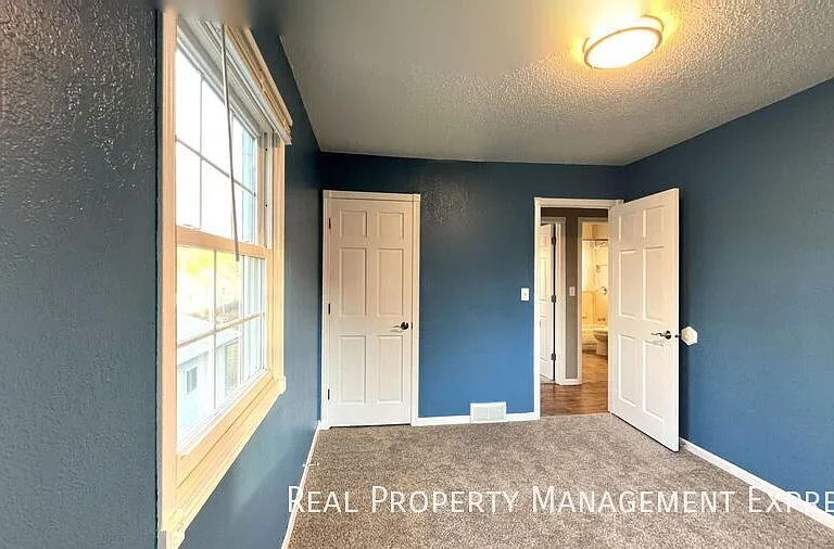 808 S Glendale Ave — Photo 8